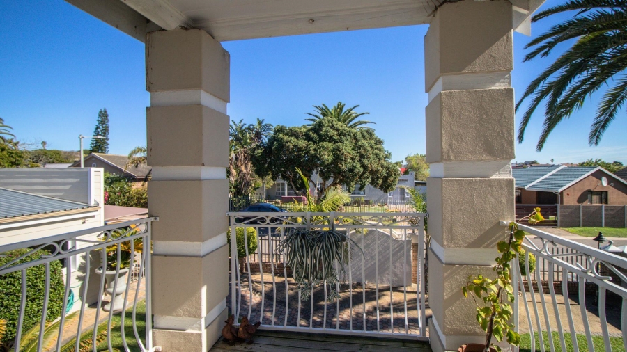6 Bedroom Property for Sale in Heiderand Western Cape